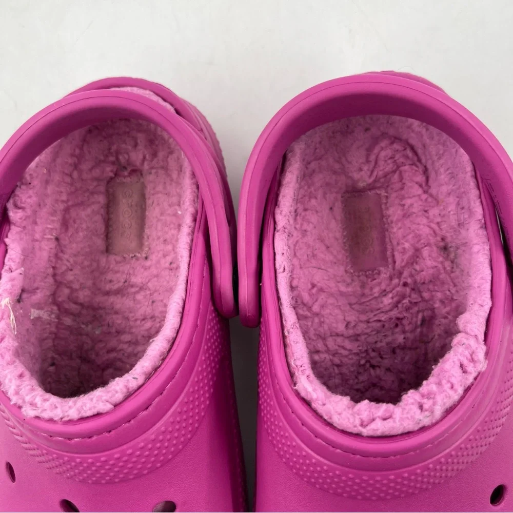 👞 Crocs Unisex Adults Classic Fuchsia Faux Fur Lined Clogs Mules -Size W/7 | M/5